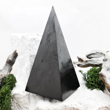 Пирамида Голода полированная 7 см, шунгит