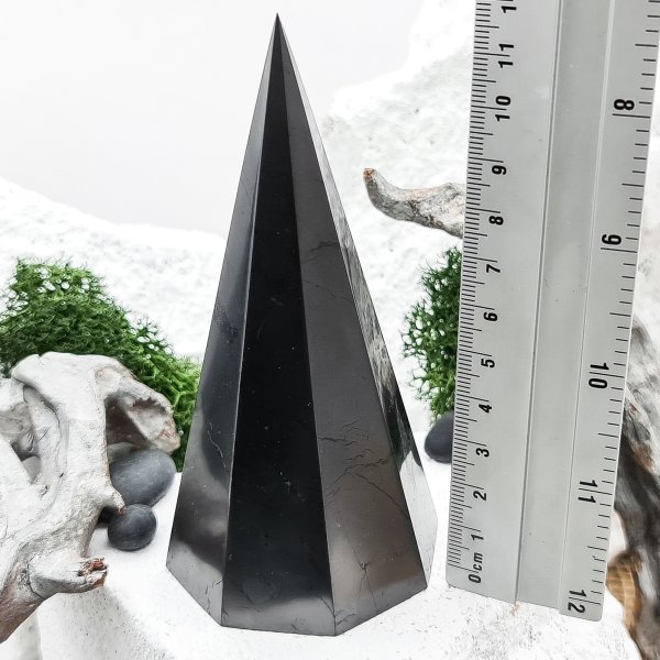 картинка Пирамида восьмигранная 6 см, шунгит от интернет- магазина Планета шунгита