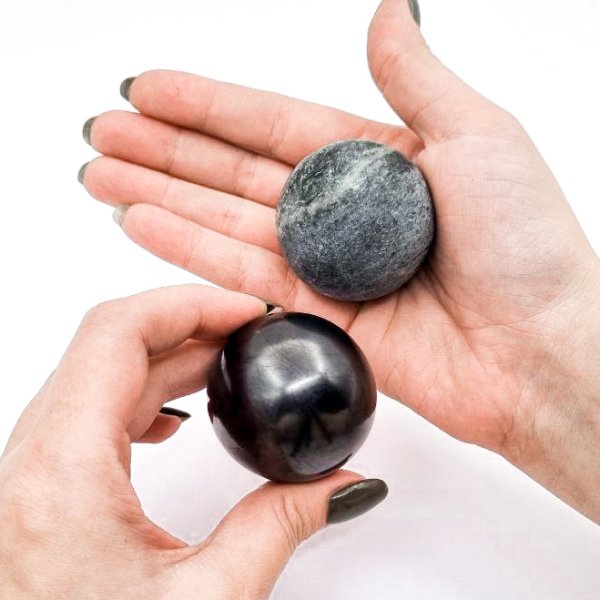 картинка Гармонизаторы шары шунгит/талькохлорит 5 см, шунгит от интернет-магазина Планета Шунгита