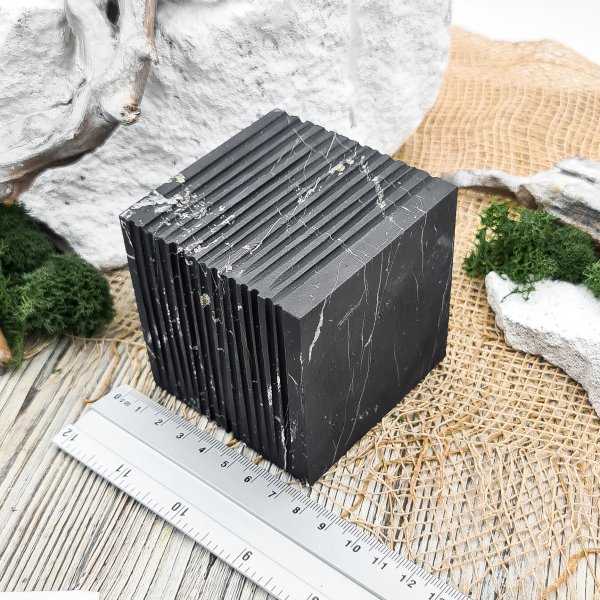 картинка Куб ребристый 7 см, шунгит от интернет-магазина Планета Шунгита