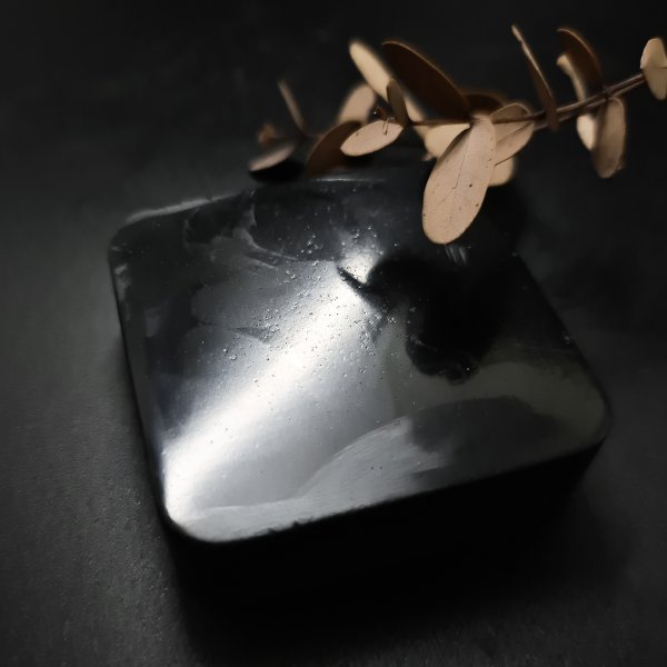 картинка Натуральное шунгитовое мыло ручной работы от интернет- магазина Планета шунгита