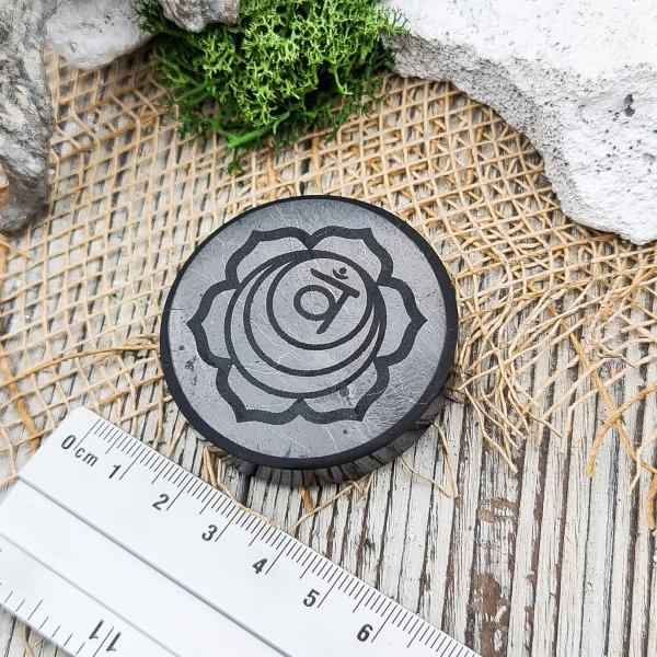 картинка Плитка круглые полированные с гравировкой Свадхистана 5 см, шунгит от интернет-магазина Планета Шунгита