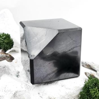 Куб полированный со скошенным краем 7 см, шунгит