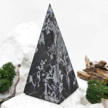 Пирамида Голода с кварцем 6 см, шунгит