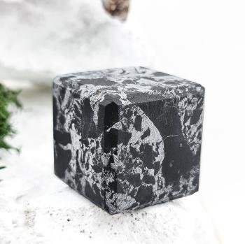 Куб с кварцем 3 см, шунгит