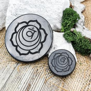 картинка Плитки круглые полированные с гравировкой Свадхистана, шунгит от интернет-магазина Планета Шунгита