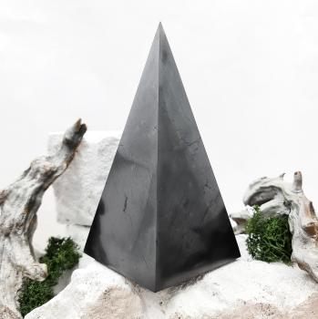 Пирамида Голода полированная 9 см, шунгит