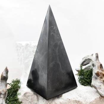 Пирамида Голода полированная 8 см, шунгит