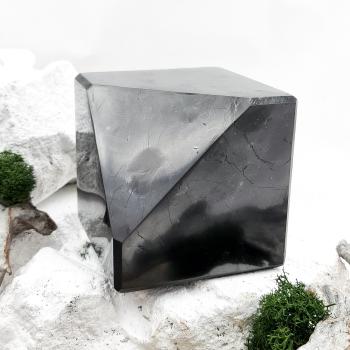 Куб полированный со скошенным краем 10 см, шунгит