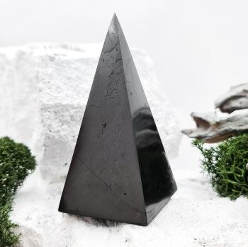 Пирамида Голода полированная 5 см, шунгит