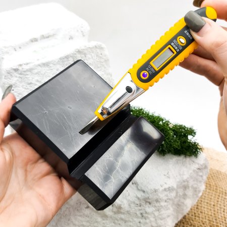 Подставка для мобильного телефона полированная, шунгит