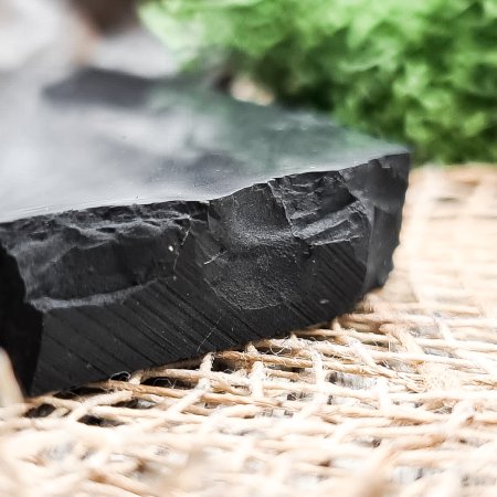 Подставка под 2 шара/яйца декоративная, шунгит