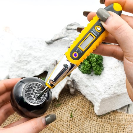 Скошенный шар с гравировкой Цветок жизни 5 см, шунгит