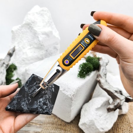 Пирамида с кварцем 6 см, шунгит