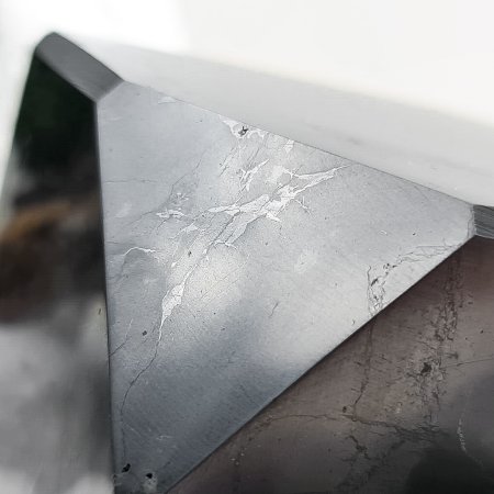 Куб полированный со скошенным краем 8 см, шунгит