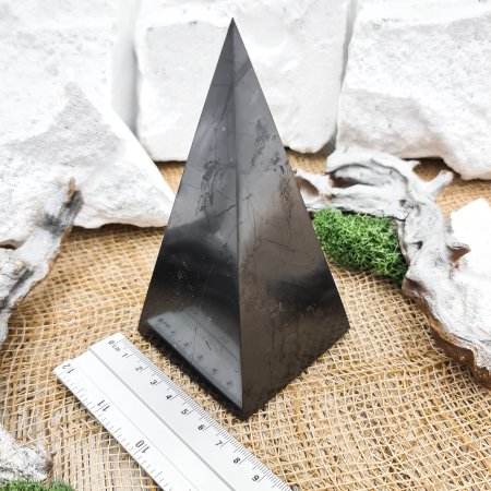 Пирамида Голода полированная 7 см, шунгит