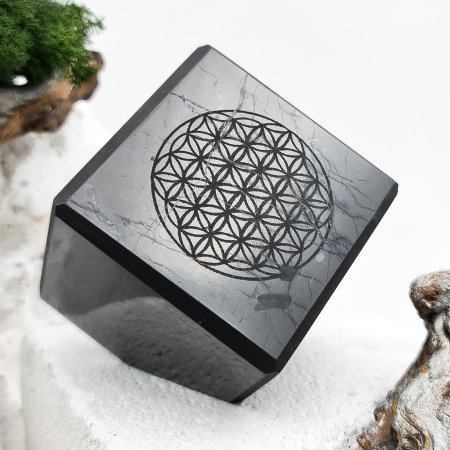 Куб полированный со скошенным краем "Цветок жизни", шунгит