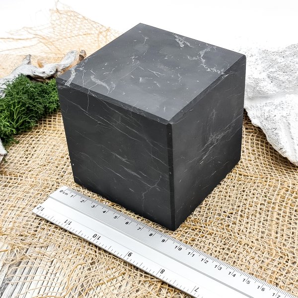 картинка Куб шлифованный 9 см, шунгит от интернет-магазина Планета Шунгита