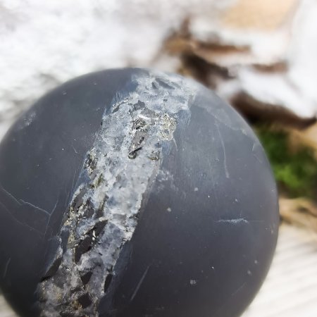 Шар c кварцем 5 см, шунгит