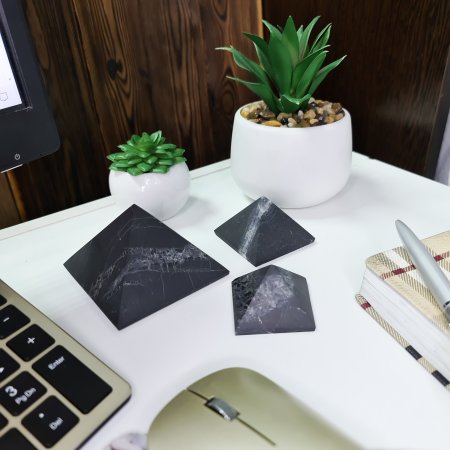 Пирамида с кварцем 8 см