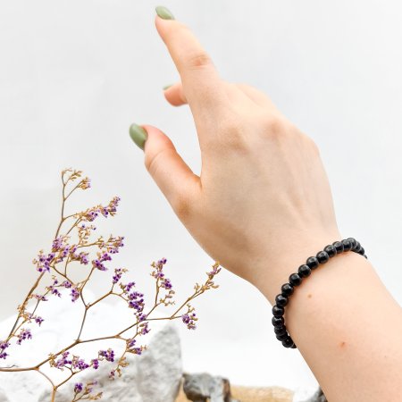 Браслет на резинке с бусиной 6 мм, шунгит