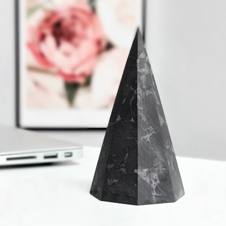 Пирамида восьмигранная шлифованная 5 см, шунгит