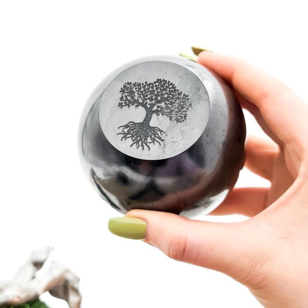 Скошенный шар с гравировкой Дерево жизни, шунгит