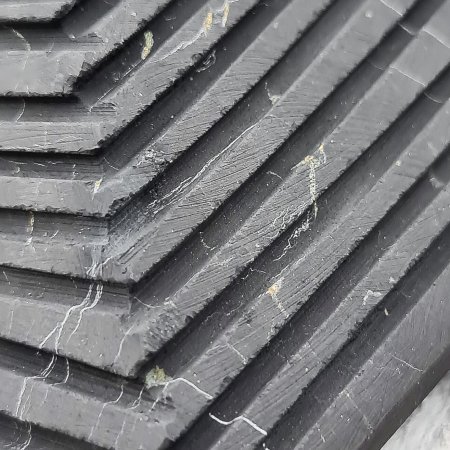 Пирамида ребристая 11 см, шунгит