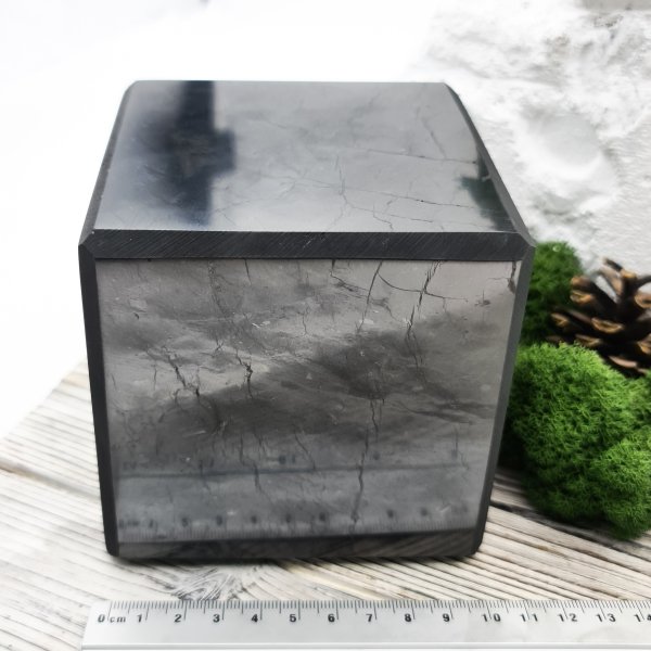 картинка Куб полированный 10 см, шунгит от интернет-магазина Планета Шунгита
