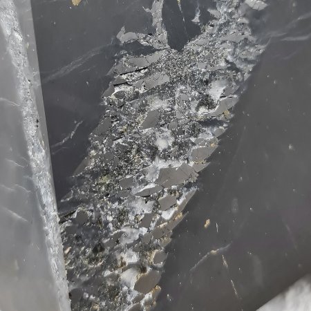 Пирамида Голода с кварцем , шунгит