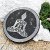 Плитка круглая полированная с гравировкой Будда (шлифованный фон), шунгит