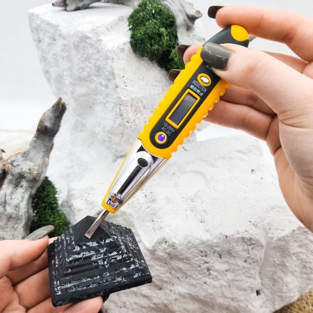 Пирамида ребристая с кварцем 5 см, шунгит