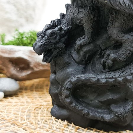 Дракон на камне S Дракон на камне S
