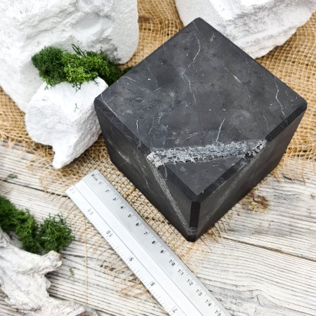 Куб с кварцем 10 см