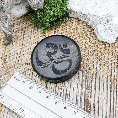 Плитка круглая полированная c гравировкой ОМ 5 см, шунгит