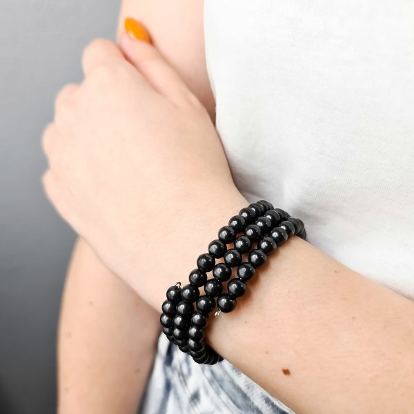 картинка Женский браслет на руку из натурального минерала шунгит от интернет - магазина Планета шунгита