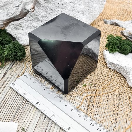 Куб полированный со скошенным краем 7 см, шунгит