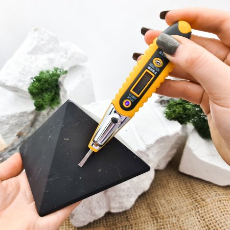 Пирамида шлифованная 10 см, шунгит