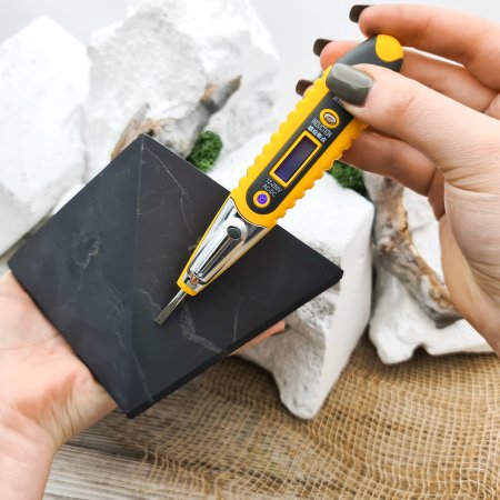 Пирамида шлифованная 12 см, шунгит