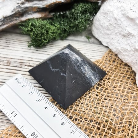 Пирамида с кварцем 5 см