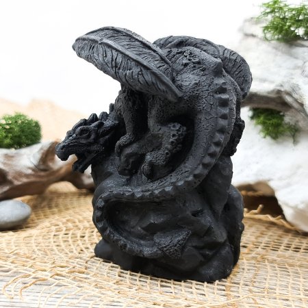 Дракон на камне S Дракон на камне S