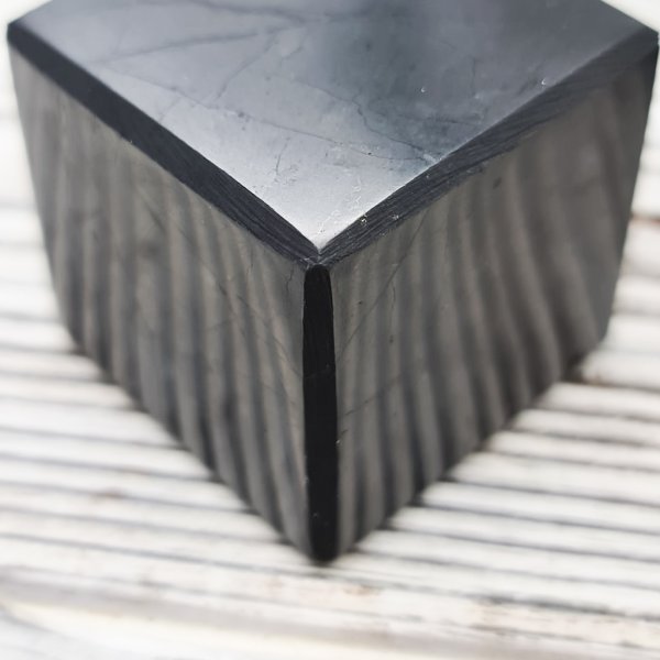 картинка Куб полированный 3 см, шунгит от интернет-магазина Планета Шунгита