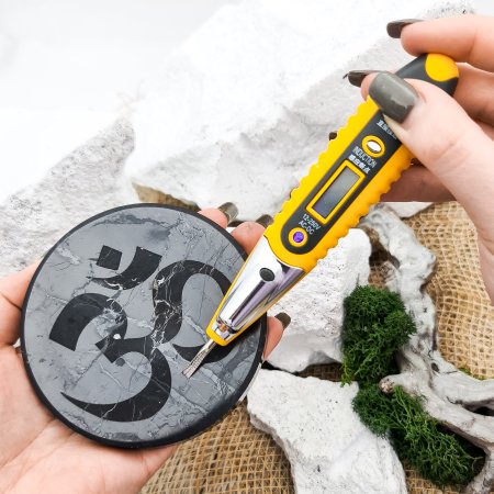 Плитка круглая полированная c гравировкой ОМ 10 см, шунгит