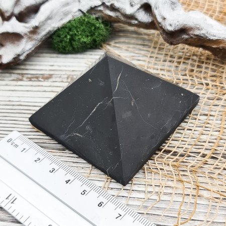 Пирамида шлифованная 6 см, шунгит