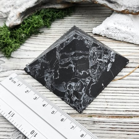 Пирамида с кварцем 6 см, шунгит