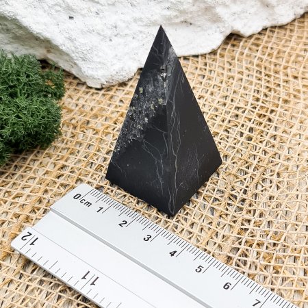 Пирамида Голода с кварцем , шунгит