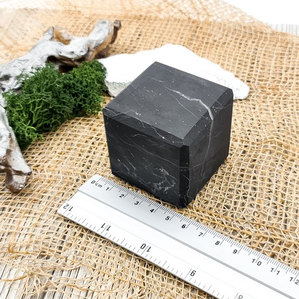 картинка Куб шлифованный 5 см, шунгит от интернет-магазина Планета Шунгита