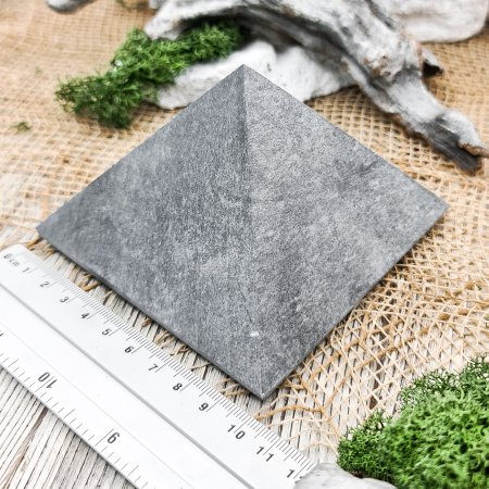 Пирамиды талькохлорит 10 см