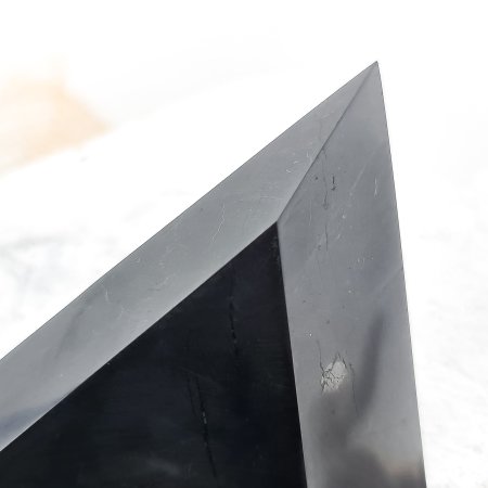 Подставка для шара/яйца треугольная большая, шунгит Подставка для шара/яйца треугольная большая, шунгит