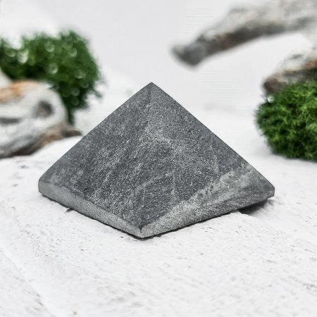 Пирамиды талькохлорит 3 см